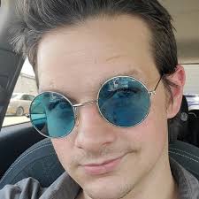 I couldn't pull off this look as well as he does. Just sayin. lol