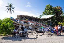 A massive magnitude 7.2 earthquake hit haiti early saturday morning, leaving buildings crumbled, hospitals overcrowded and people rushing in fear from their homes into the streets. Dezpboam8njn M