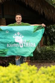 Lived in san bernardino ca. Roberto Manrique Viaje Solo Conectado Con El Aqui Y Ahora