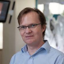 Dr Christopher Tracey