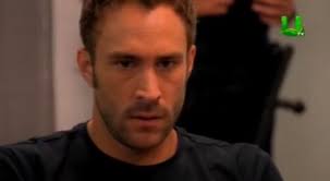 Emelia and Leonardo's meeting in the TV show VIVIR DE AMOR