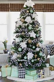 Christmas Trends 2020 Here S What S Hot This Holiday Season Plaid Christmas Decor Buffalo Plaid Christmas Decor Simple Christmas Tree