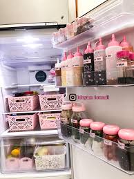 Anda pasti terkejut bila mengetahui proses memasak akan bertukar lebih mudah jika mesin pengisar makanan disimpan di bawah singki. Buka Peti Ais Nampak 1 Warna Je Hasil Susun Atur Barang Dapur Guna Bekas Pink Hias My