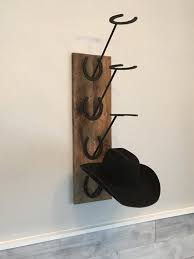 Horseshoe And Barn Wood Cowboy Hat Rack Free Shipping Horseshoe Projects Welding Projects Horseshoe Decor