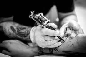 Ein tattoo bleibt dir ein leben lang. Bandtattoos Legitim Modetrend Oder Vollig Irrsinnig Vollgas Richtung Rock