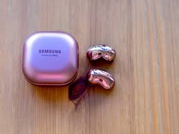 Listeners who like the idea of being aware of their surroundings, and want something that makes a statement will be. Keine Antenne Dafur Bohne Im Ohr Die Samsung Buds Live Im Review Digitec