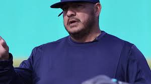 Long Beach State's new baseball coach Eric Valenzuela brings successful  attitude