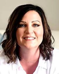 Kelly Crismon's Instagram, Twitter & Facebook