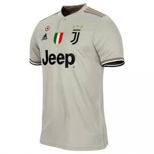 Discover and buy your favuorite kit on juventus official online store! Kupit Futbolnaya Forma Juventus Gostevaya 2018 2019 Dlinnyj Rukav 5xl 60 Po Cene 5 190 Rub V Internet Magazine Soccercloud Ru