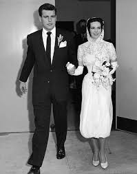 Robert Wagner And Natalie Wood 1957 Celebrity Wedding Photos Celebrity Bride Celebrity Weddings