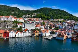 Bergen is the second largest city in norway and the most popular gateway to the fjords of west norway. Kleiner Rundgang Durch Bergen In Norwegen Die Weltenbummler