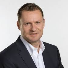 Deutsch/Français Thomas Riedo ist neuer Leiter der Abteilung Informatik und  CIO der ESTV. Er hat auf den 1. Januar 2021 die Nachfolge von Philippe  Voirol angetreten, der letztes Jahr zum Leiter der… |