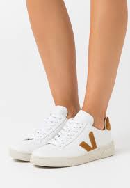 Sdu mesh and vegan suede sneakers. Veja V 12 Sneaker Low Extra White Camel Weiss Zalando De