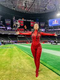 SΞAN on X: Alicia Keys photos taken before the Superbowl .  t.coK6doPAEjAN  X