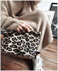 Si vous avez une petite poitrine, vous pouvez opter pour la robe bustier qui mettra vos délicates épaules en valeur. Audrey Audreylombard Instagram Photos And Videos Robe Pull Pochette Leopard