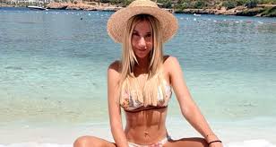 Hamilelik sorusuyla ilgili henüz bir cevap vermeyen şeyma subaşı 19 eylül'de st tropez 'de acun ilıcalı ile evlenecek. Seyma Subasi Havuzda Ustsuz Pozunu Paylasti Dailymotion Video