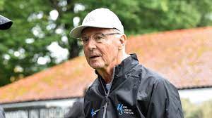 Franz anton beckenbauer is a german former professional footballer and manager. Franz Beckenbauer Wie Schlecht Steht Es Um Den Kaiser Fussball Bild De