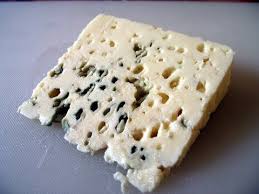 Comment Faire Du Fromage Roquefort Recette Infaillible In 2020 French Cheese Plate Blue Cheese Roquefort Cheese