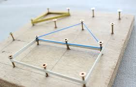 Diy Werken Mit Kindern Geometriebrett Montessoriselbstgemacht Diy Kids Werken Mit Kindern Geometriebrett Geometrie Lernspielzeug S Werken Mit Kindern Kinderspielzeug Selbstgemacht Und Geometrie