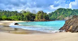 Promo harga tiket masuk pantai ancol terbaru maret 2021. Inilah Teluk Hijau Sebuah Permata Tersembunyi Dari Banyuwangi