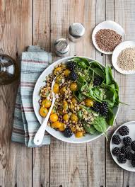 Una dieta ricca di cereali e legumi è un ottimo punto di partenza per una vita sana e un corpo tonico. Insalata Di Avena E Legumi Con Datterini Gialli Basilico Spinacino More E Semi Vaniglia Storie Di Cucina