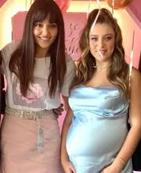 She has an elder sister named gamze erçel, who is a also turkish actress. Hande Ercel S Brother Gamze Ercel Named His Daughter After Her Mother S Name