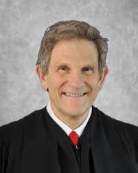 Chief justice will keep students