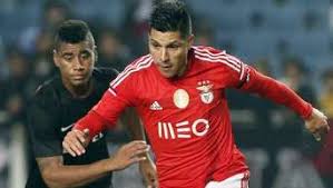 Sporting were considered the favourites, with a squad composed by luís figo, paulo sousa, krasimir balakov, ivaylo yordanov, emílio peixe, stan valckx, and others; Argentinier Perez Geht Fur 25 Millionen Zum Fc Valencia Fussball