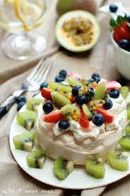 Perkongsian resepi pavlova dari pembaca yang sudi berkongsi akan cara pembuatan kek pavlova yang sedap dengan tambahan krin dan juga buah buahan yang segar. Resepi Pavlova Azlita