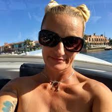 Just more pics of my work , made a new screen, for this small window. 👍.  Before & After #onsite #screenrepair