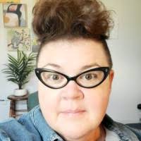 Gretchen Hart's Instagram, Twitter & Facebook