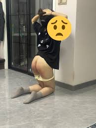 Enzo on X: 前几天说我不像男主，今天就把屁股打破皮来加深一下印象。 夜风温润风醉雨，冰击柔玉忆尺痕。 spanking spank  打屁股