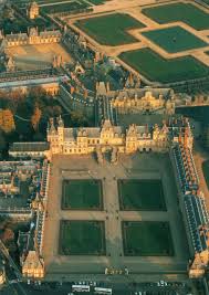 Chateau De Fontainebleau In Fontainebleau France French Chateau Chateau Architecture Old