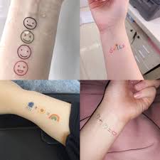Trong trào lưu mới, người ta nhìn thấy các thiếu nữ sở hữu những hình xăm dễ thương như cỏ 4 lá, trái tim, ngôi sao với hoa văn đẹp, thời thượng. Hinh XÄƒm Mini Cute Set 20 Tá» Shopee Viá»‡t Nam