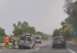 Sul posto anche la polizia stradale per cercare di individuare le cause dell'incidente. 2zyxgicmm Xw3m