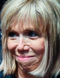 Brigitte Macron Qui A Achete Le Nouveau Bureau Du President Qu Elle A Choisi Pour L Elysee Elle A Jete Son Devolu Brigitte Macron Blague De Blonde Macron