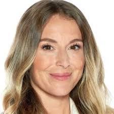 Gina Rue's Instagram, Twitter & Facebook