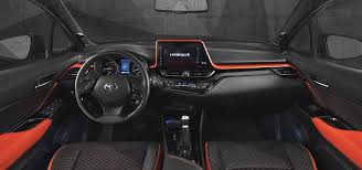 Toyota chr has 8 images of its interior, top chr 2021 interior images include dashboard view, steering wheel, front seats, rear seats and gear shifter. Toyota C Hr Hybride Une Version De 180 Ch En Fin D Annee L Automobile Magazine