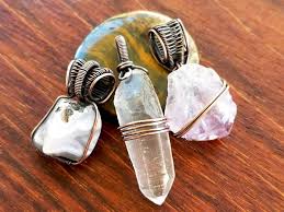 3 Different Ways To Wire Wrap Stones Wire Wrapping Irregular Stones How To Wire Wrap Stones Without Holes By Bobi Jo Gilman In 2020 Wire Wrapping Stones How To Make Earrings Wire Wrapping