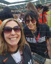Truly OOO'mazing hanging out with 98 Rock Baltimore Joan Jett Amelia 98  Rock Marianne Sierk Duane Powell 💕❤️🎸⚾️🎊 Thank you #98ROCK 🧡🖤🤍💯  #joanjett #Baltimore #oriolesmagic #Orioles 🥰😍😘🥳