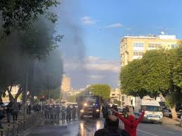 Ο πρώτος άγγλος ύπατος αρμοστής σερ γκάρνετ γούλσλϋ, που ήλθε στην κύπρο τον ιούλιο του 1878, έμενε προσωρινά στο μετόχι της. Kypros Entash E3w Apo To Proedriko Megaro Ths Leykwsias Se Poreia Antiemboliastwn
