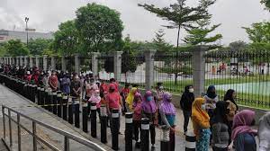 Check spelling or type a new query. Minggu Pagi Masyarakat Antre Masuk Velodrome Rawamangun