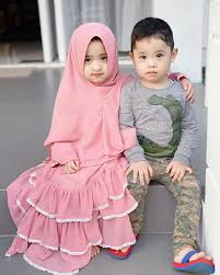 Anak adalah titipan tuhan sebagai anugrah bagi kedua orang tuanya. Oki Setiana Dewi Hamil Anak Keempat Ini Kisahnya Orami