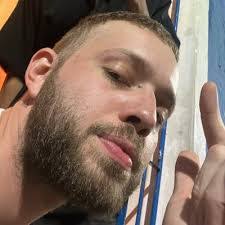 Kay Gomes's Instagram, Twitter & Facebook