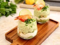 Verrines Avocats Crevettes Et Fromage Frais Recette En 2020 Verrine Avocat Crevette Recette Verrine Recettes De Cuisine