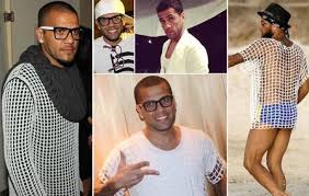 Repórter cumpre promessa e corta cabelo ao vivo após título do são paulo; Daniel Alves O Lateral Fashion Da Selecao Brasileira Gravata Calca De Bolinhas Botas Retratos Da Bola Extra Online