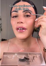 Applicare le ciglia finte come una professionista