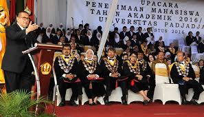 Rektor unpad, rina indiastuti mengungkapkan kegiatan yang mengusung tema besar pelestarian lingkungan ini berkaitan dengan kehadiran kampus unpad di pangandaran. Unpad Pangandaran Terima 102 Mahasiswa Baru Nasional Tempo Co