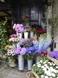 Flower Stand Outside Of Liberty S London Avec Images Magasins De Fleurs Fleuriste Belles Fleurs