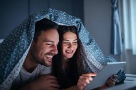 Lass dich inspirieren und probiere neue dinge aus. 111 Date Night Ideen Fur Zuhause Lovomi